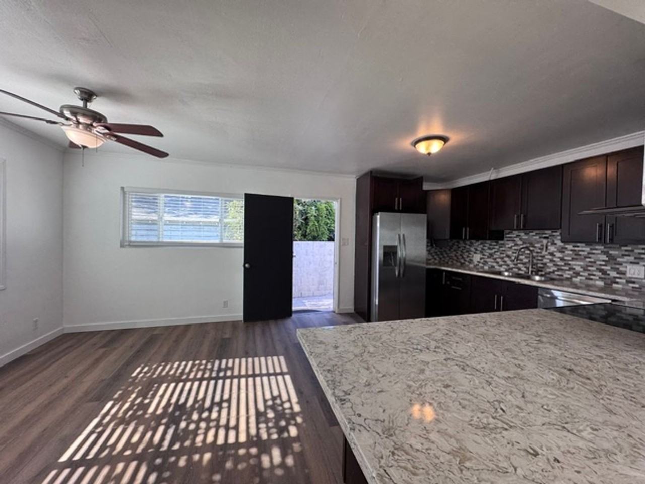 6320 Rose Ave - Photo 4 of 15