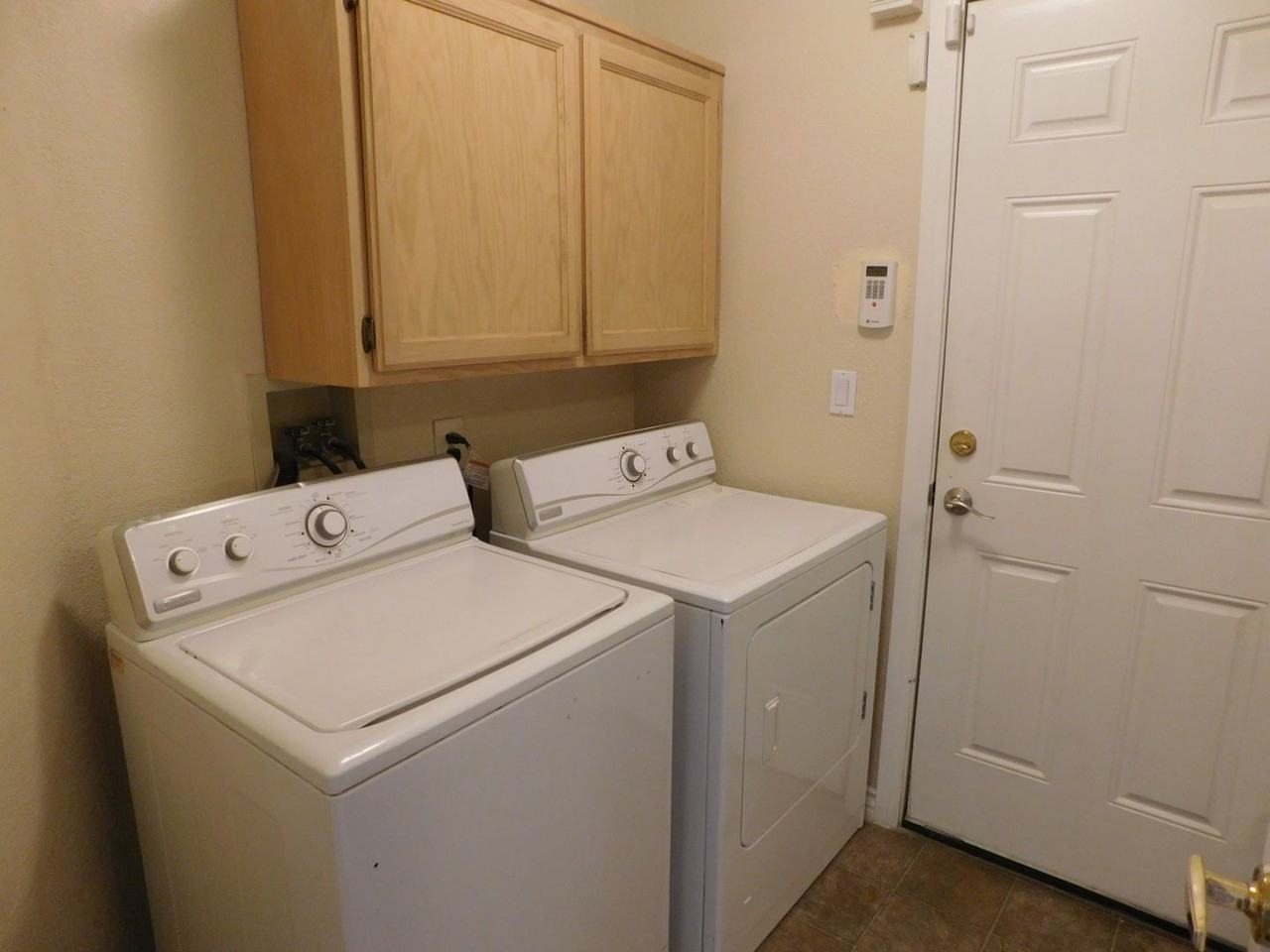 400 Opal Dr - Photo 4 of 42
