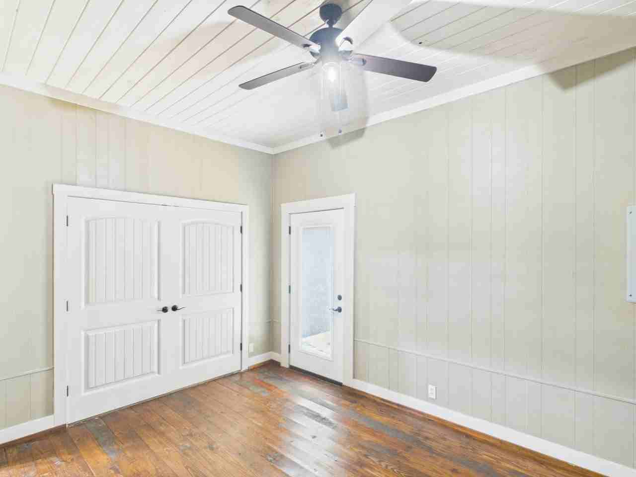 104 N Elk St - Photo 3 of 20