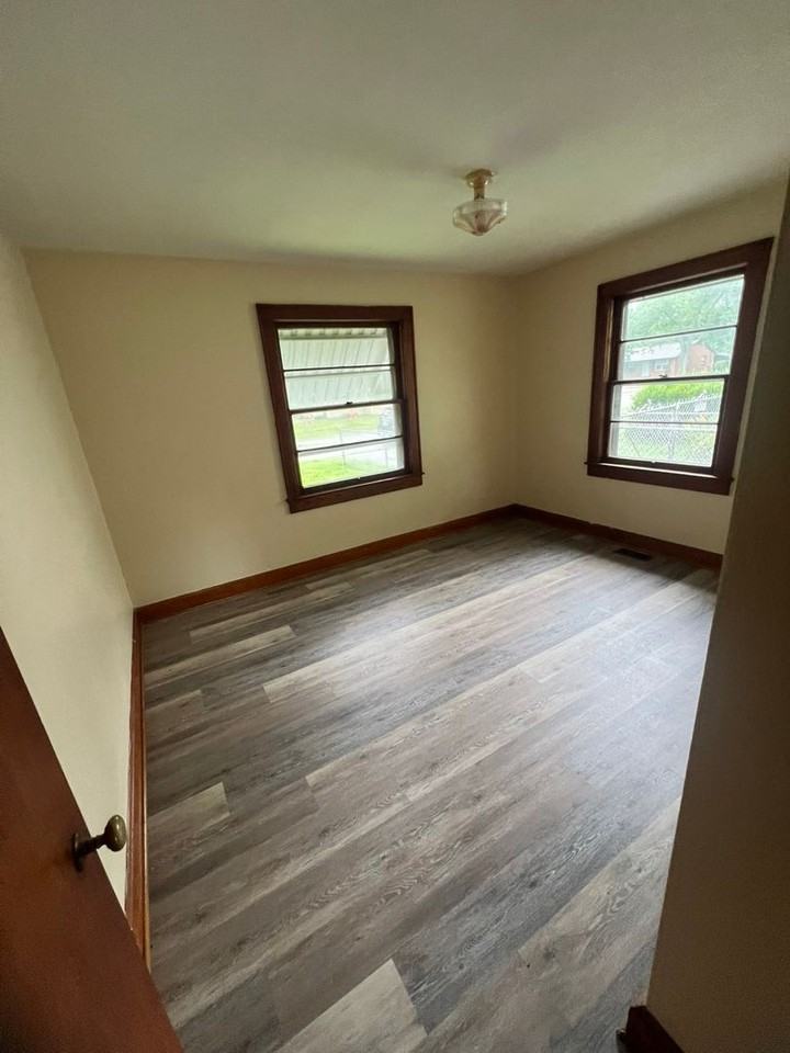1405 Rose Ave - Photo 4 of 7