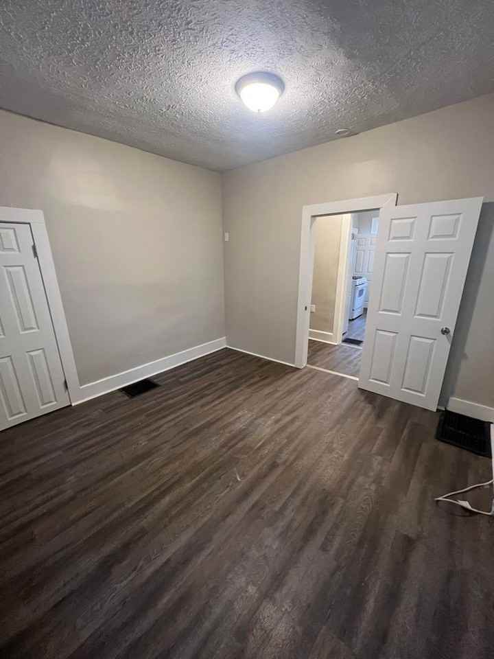 506 Hall St - Photo 2 of 7