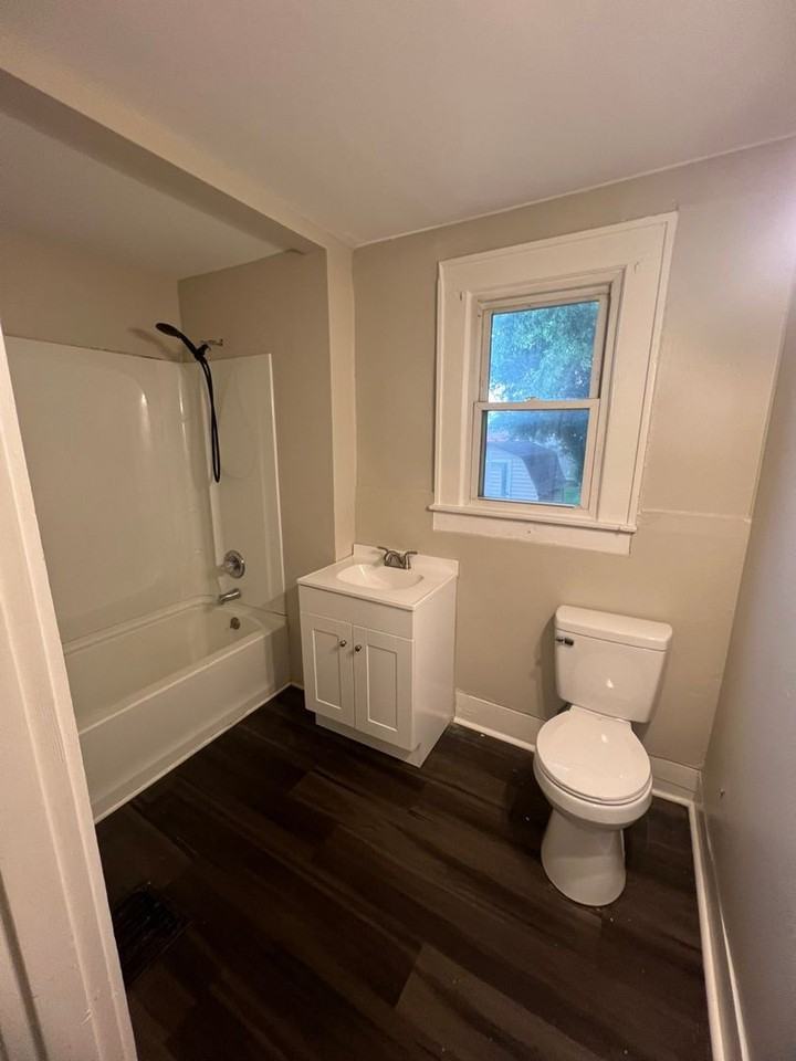 506 Hall St - Photo 3 of 7