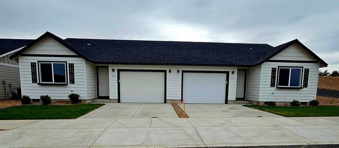 547 Se Polaris St - Photo 2 of 8