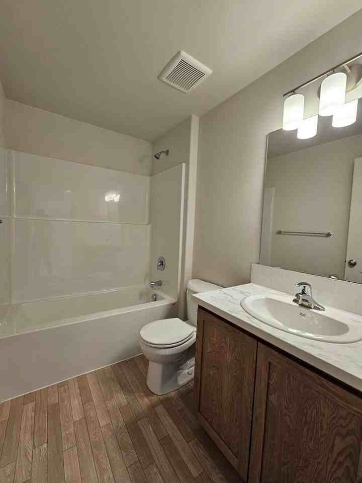 547 Se Polaris St - Photo 5 of 8