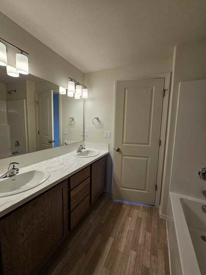 547 Se Polaris St - Photo 7 of 8