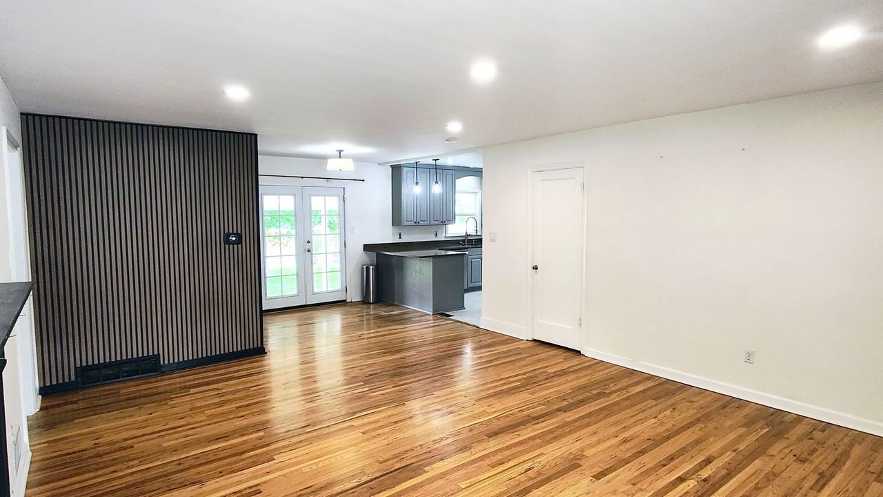 3096 S 1810 E - Photo 4 of 35
