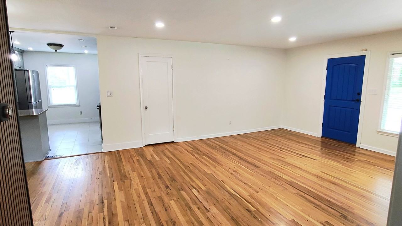 3096 S 1810 E - Photo 5 of 35