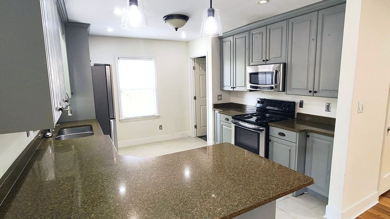 3096 S 1810 E - Photo 7 of 35