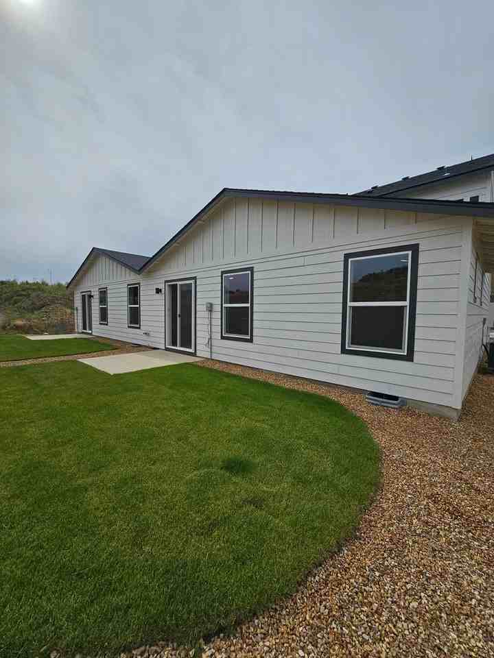 936 Se Starview Ave - Photo 5 of 10