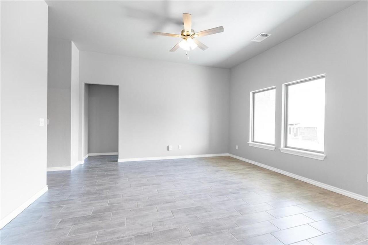 13020 Ne 9th St - Photo 2 of 22