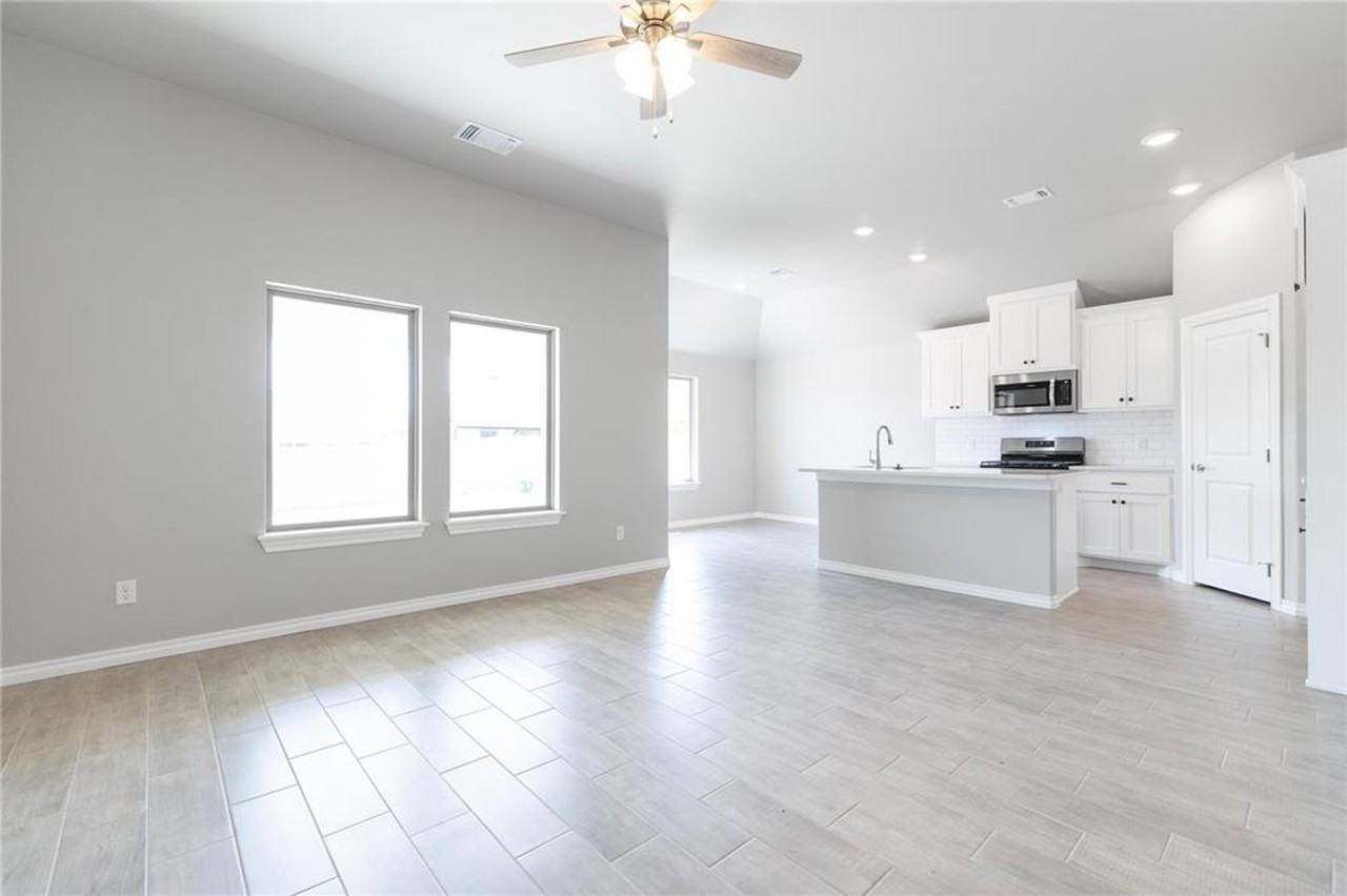 13020 Ne 9th St - Photo 3 of 22