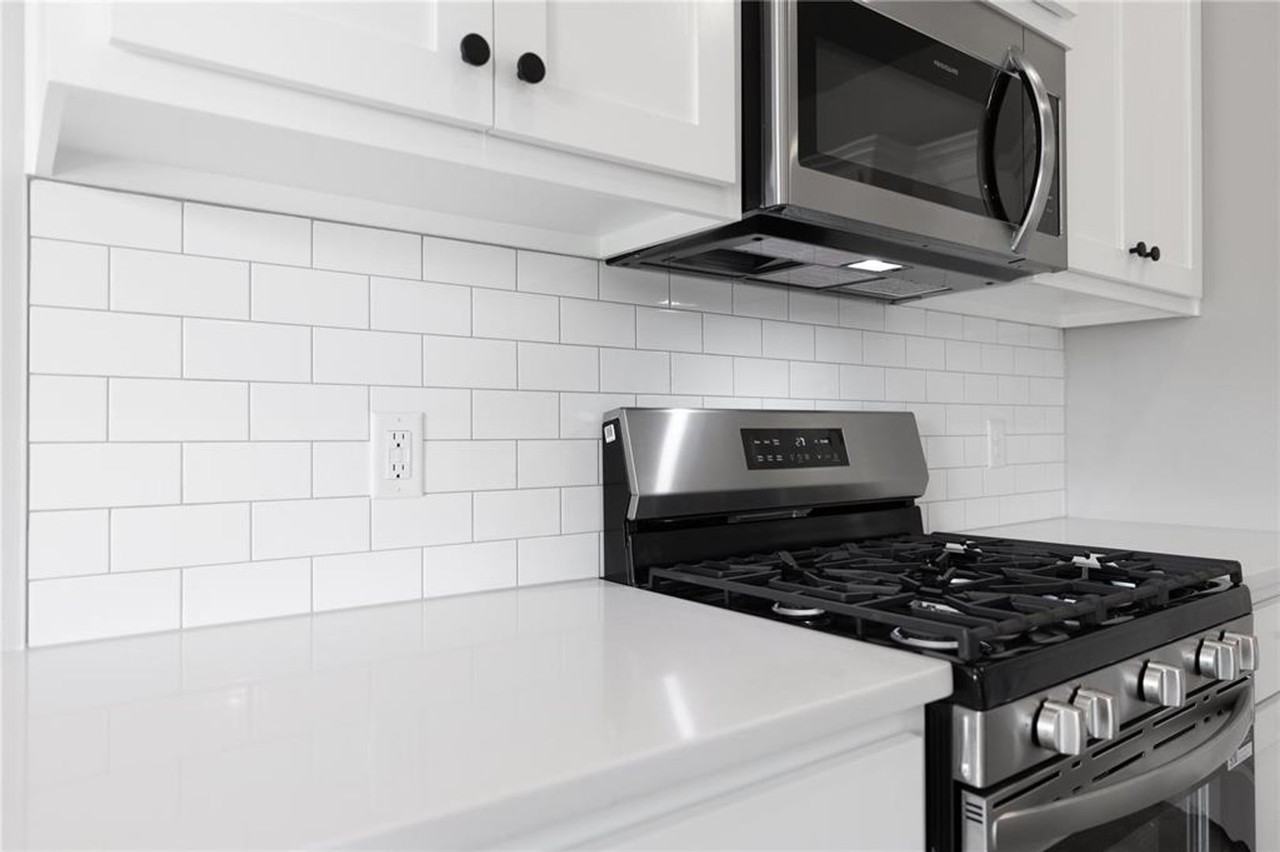 13020 Ne 9th St - Photo 6 of 22