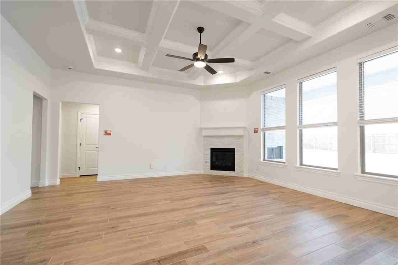 13001 Ne 9th St - Photo 3 of 29