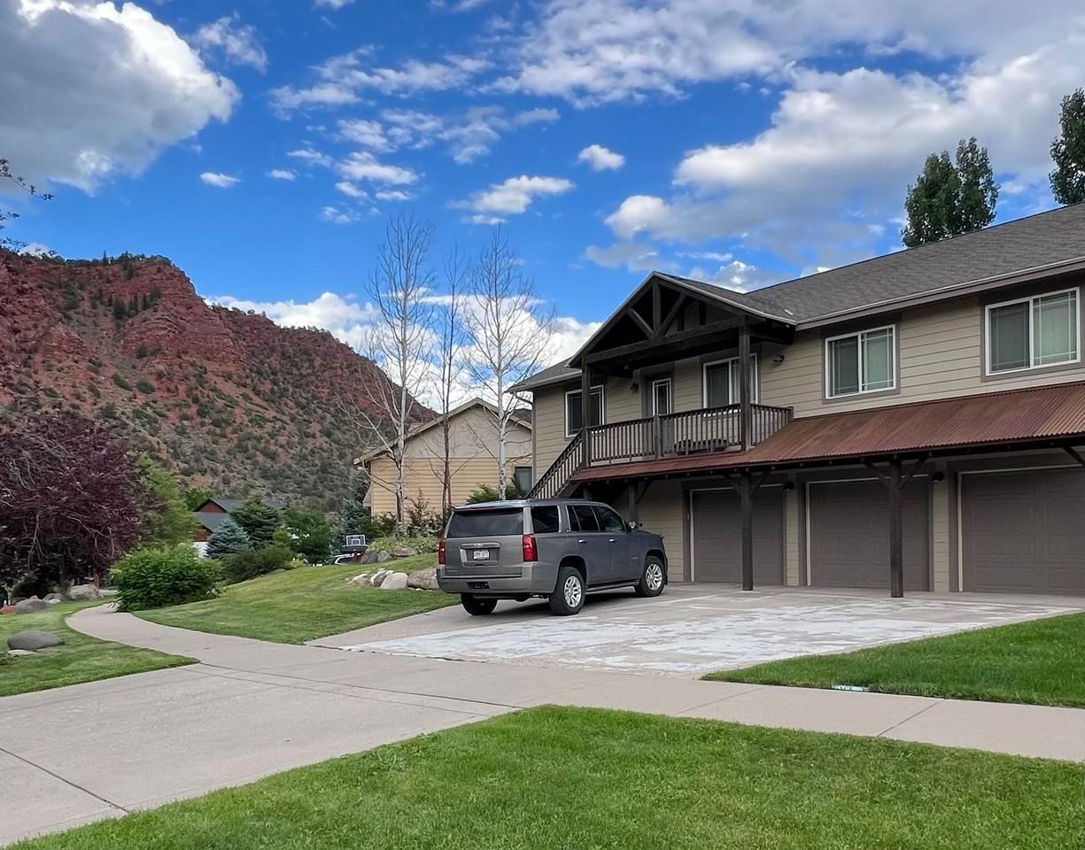3951 Sky Ranch Dr - Photo 2 of 13