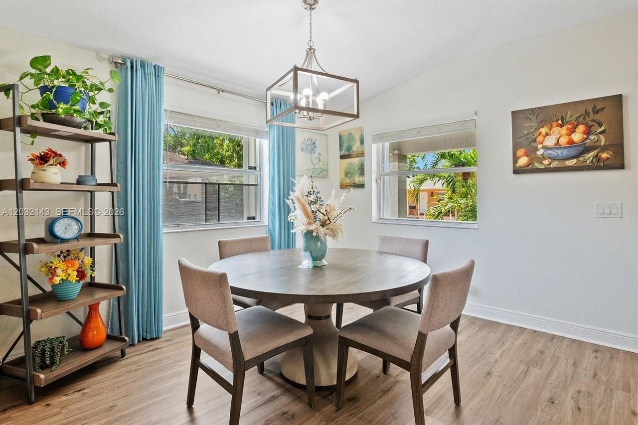 4276 Sw 56th Ave - Photo 2 of 15