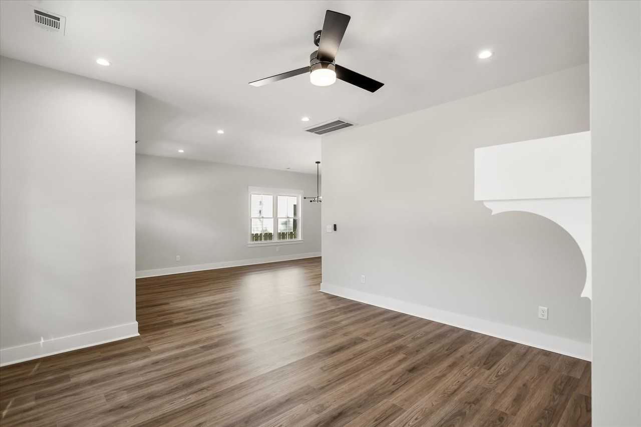 5406 Mildred St - Photo 5 of 14