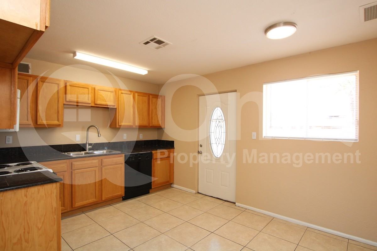 4312 E Burgess Ln - Photo 3 of 15