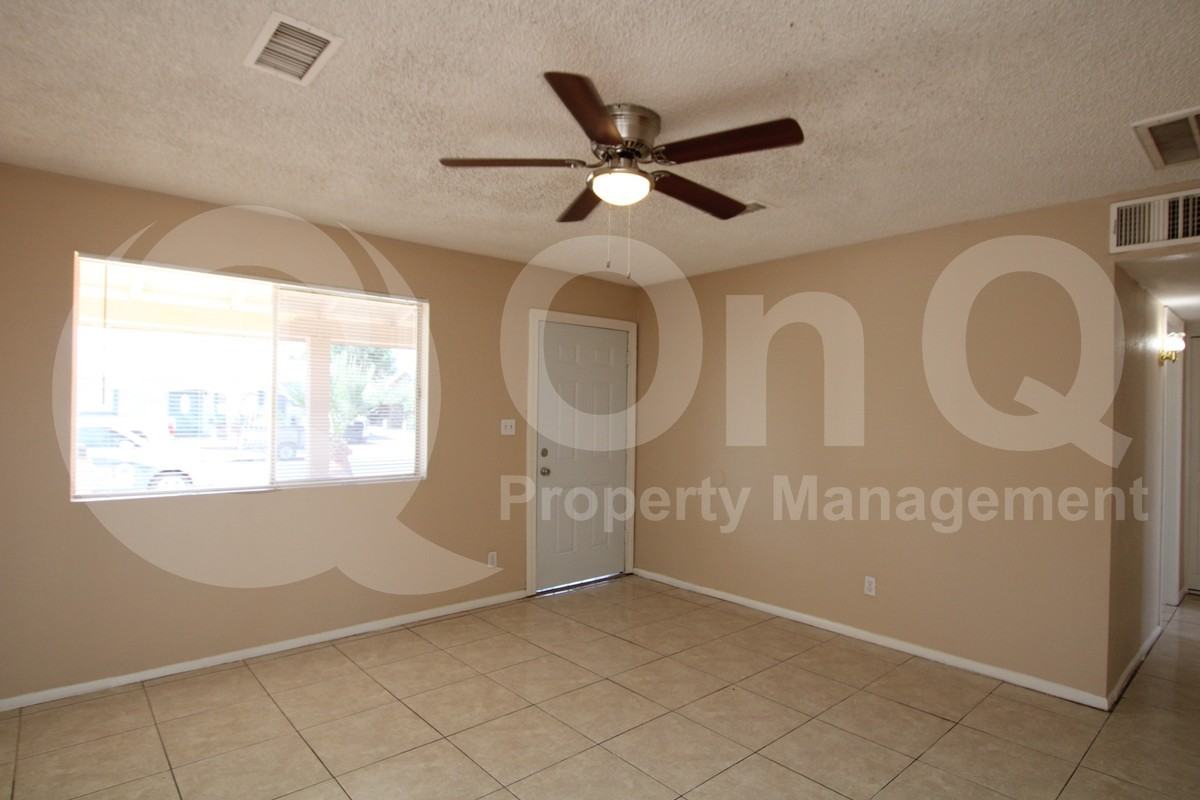 4312 E Burgess Ln - Photo 4 of 15