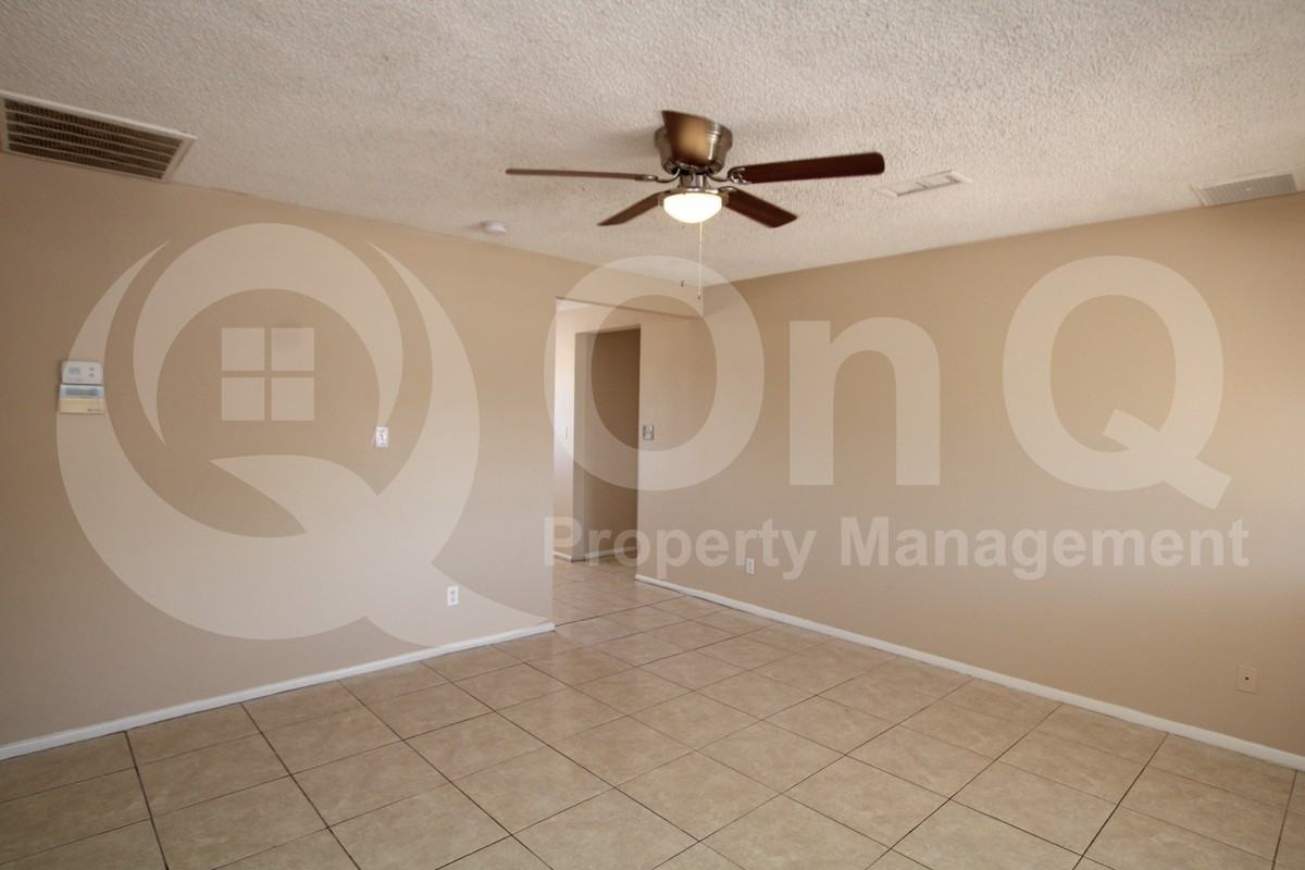 4312 E Burgess Ln - Photo 5 of 15