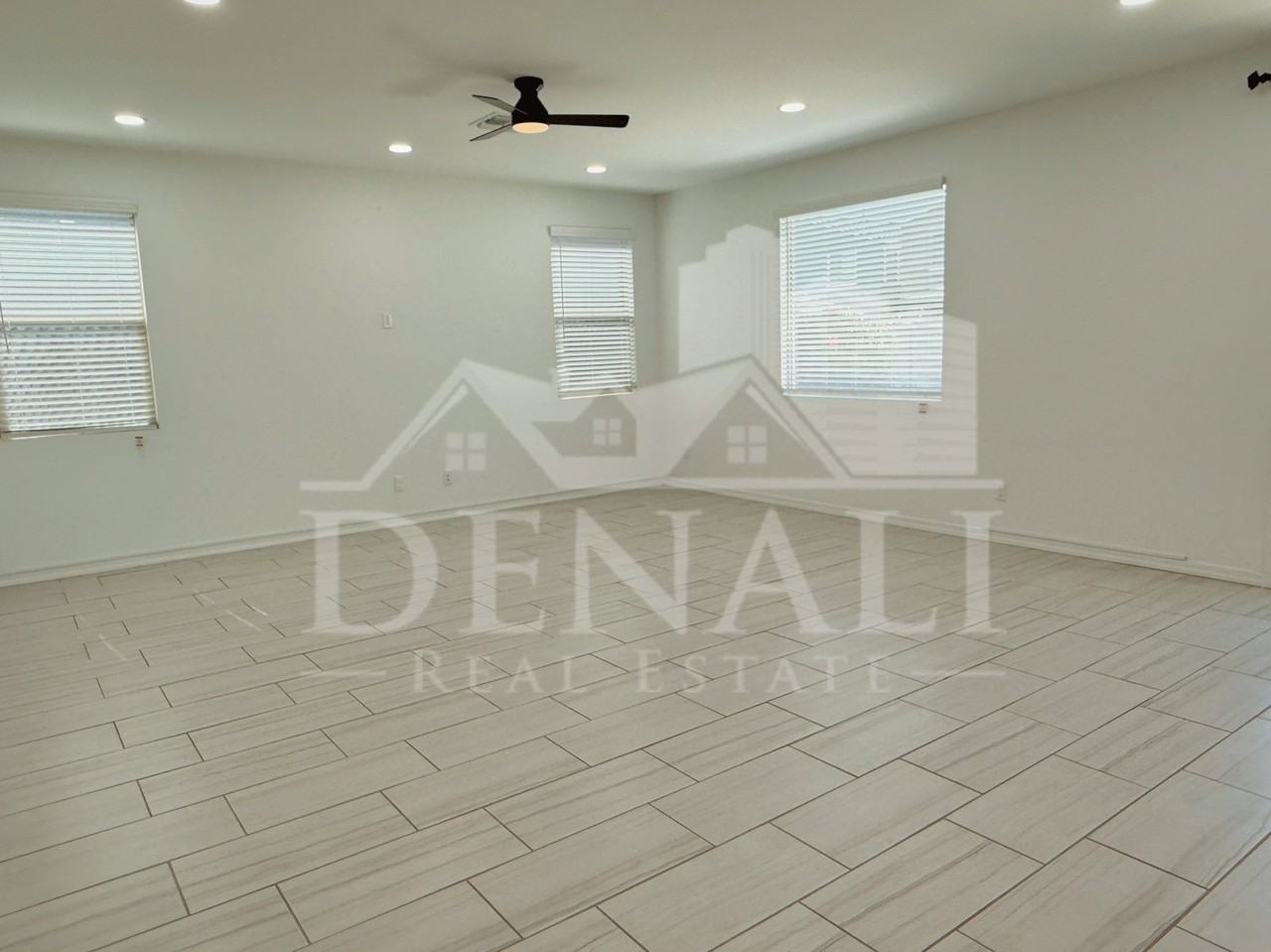 11326 E Unger Ave - Photo 3 of 32