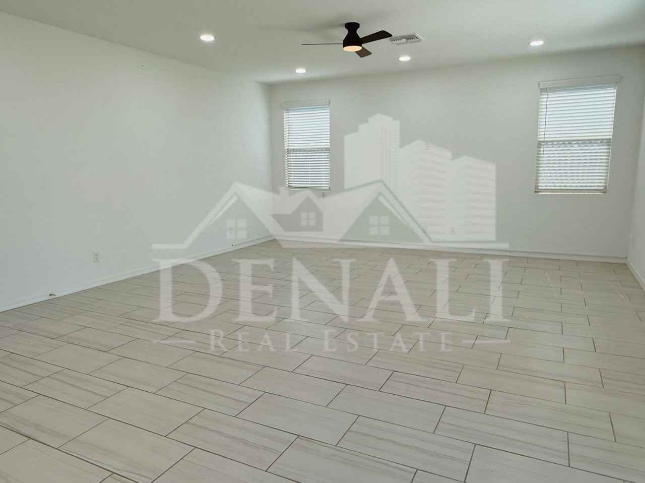 11326 E Unger Ave - Photo 4 of 32