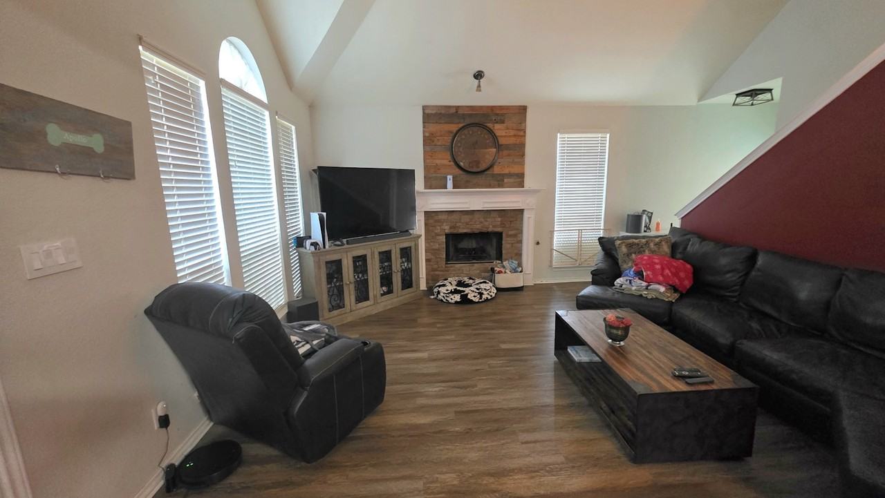 1704 Shady Creek Drive - Photo 4 of 42