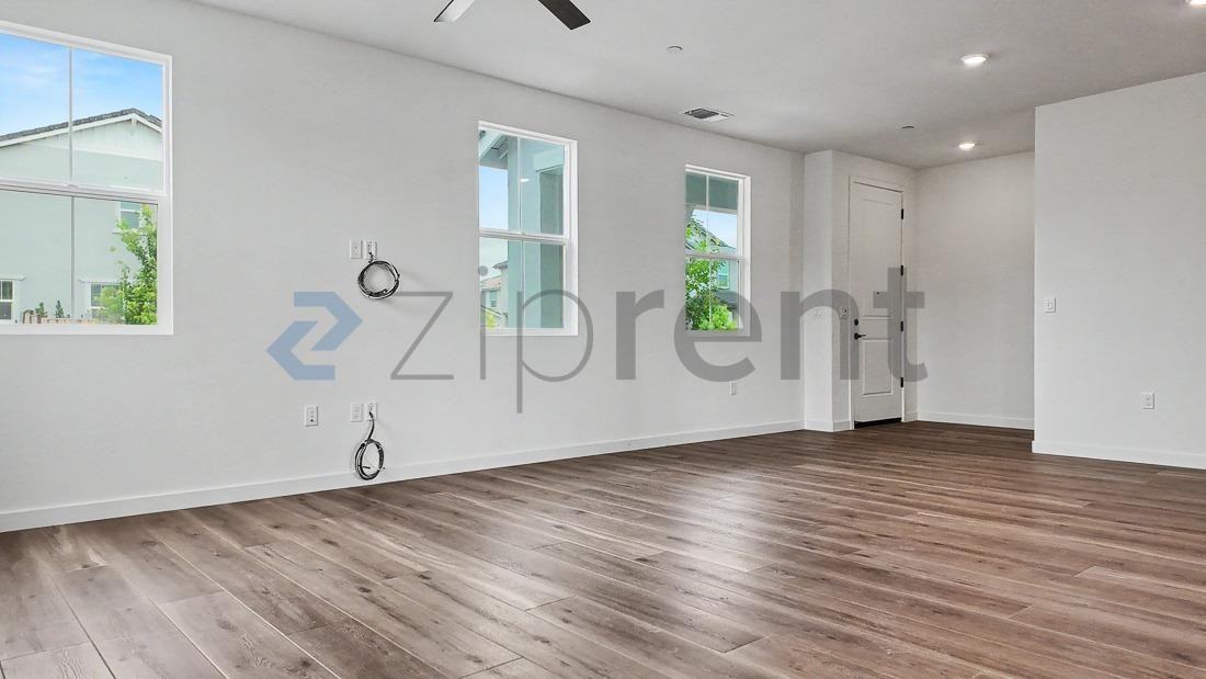 10110 Elise Way - Photo 4 of 28
