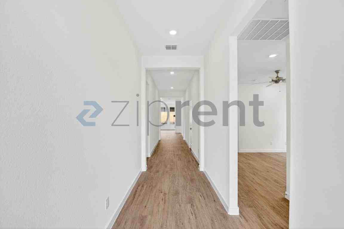 724 Demelza Dr - Photo 5 of 27