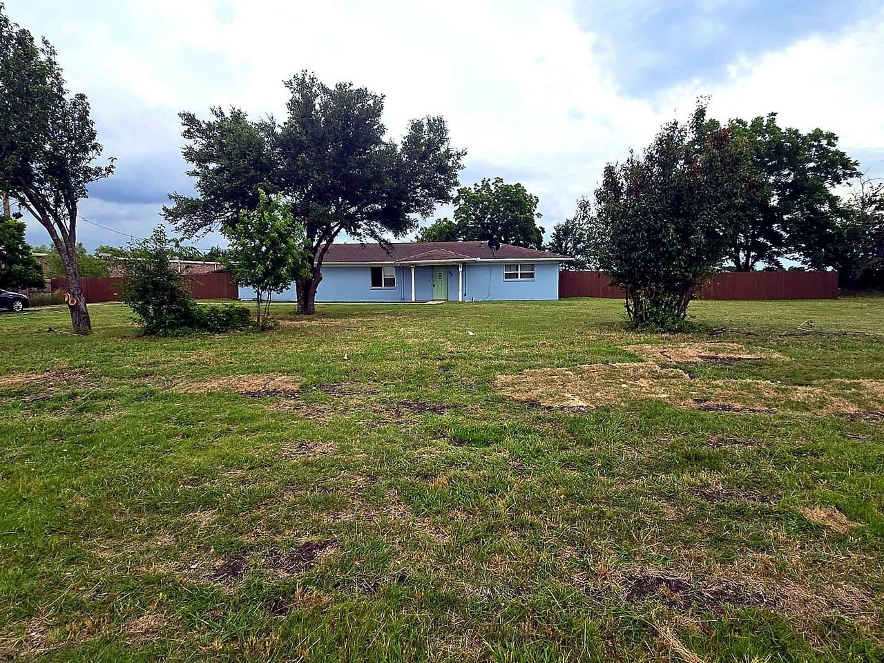 306 East Cook Street - Photo 2 of 25