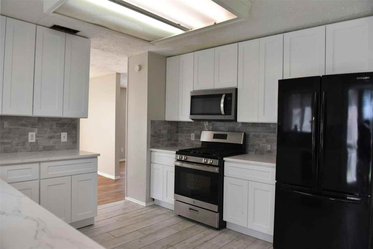 12303 Glenmeadow Drive - Photo 4 of 19