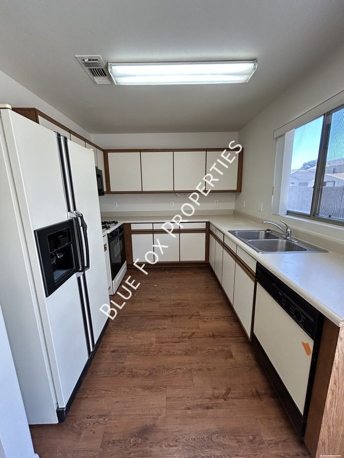 2021 W Menzel Dr - Photo 2 of 17