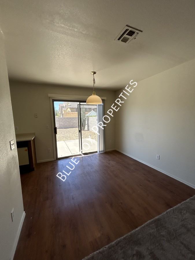 2021 W Menzel Dr - Photo 4 of 17