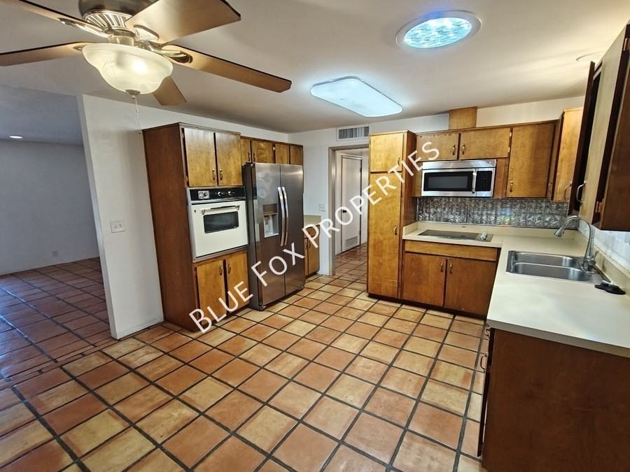 2781 W Calle Carapan - Photo 2 of 41