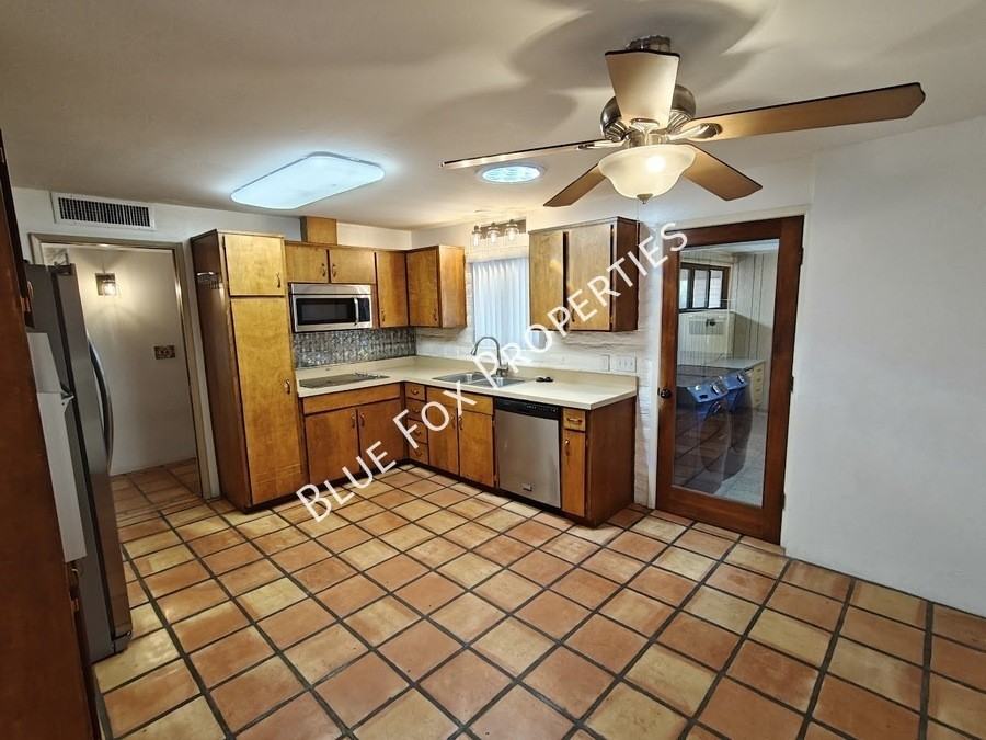 2781 W Calle Carapan - Photo 3 of 41