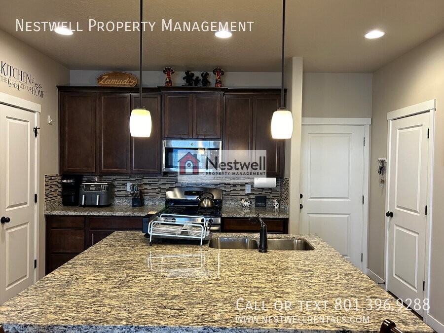 5696 W Red Ridge Ln - Photo 2 of 33