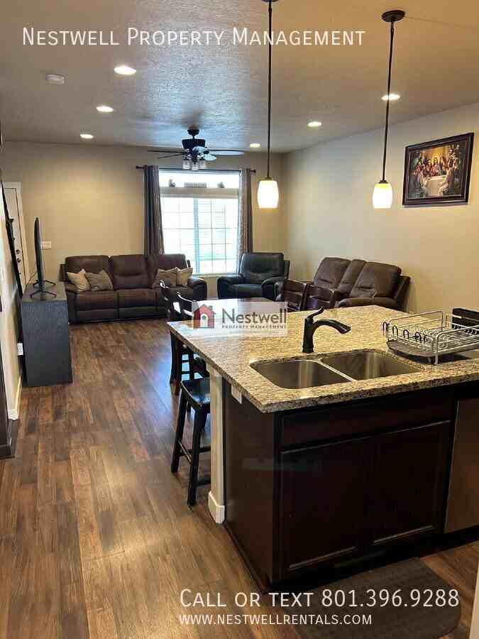5696 W Red Ridge Ln - Photo 3 of 33