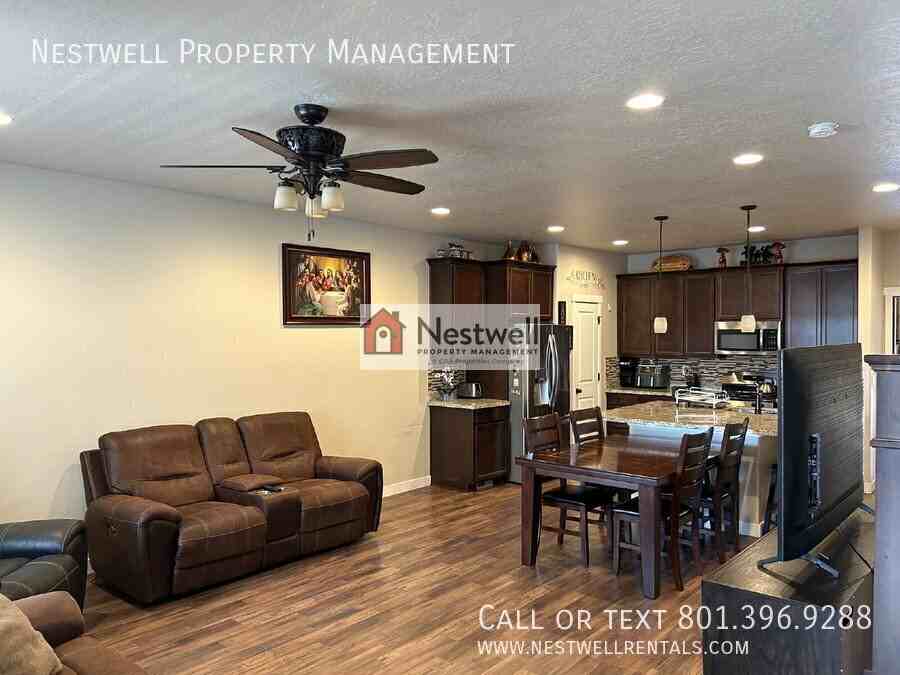 5696 W Red Ridge Ln - Photo 5 of 33