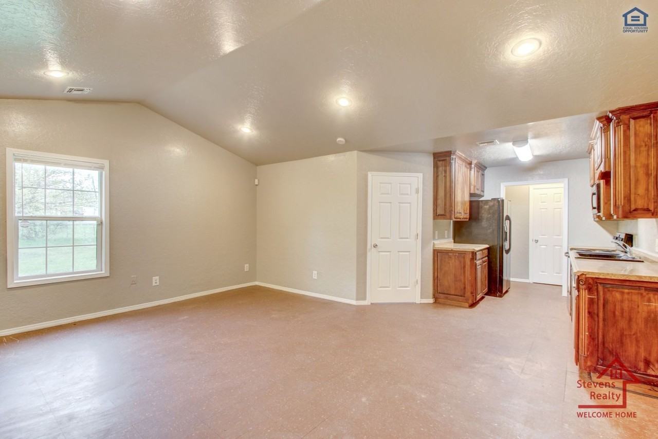 411 Sw Garfield Ave #A - Photo 4 of 26