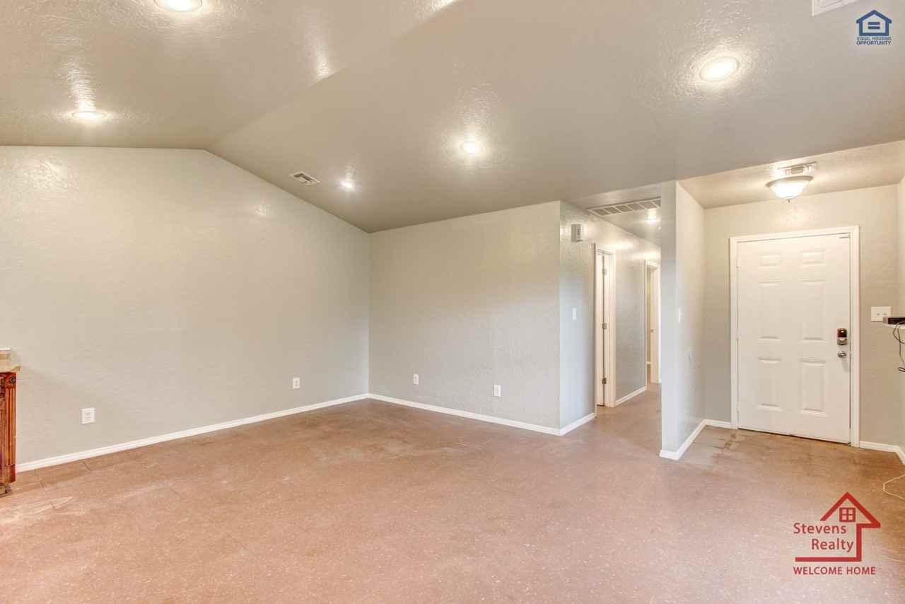 411 Sw Garfield Ave #A - Photo 6 of 26