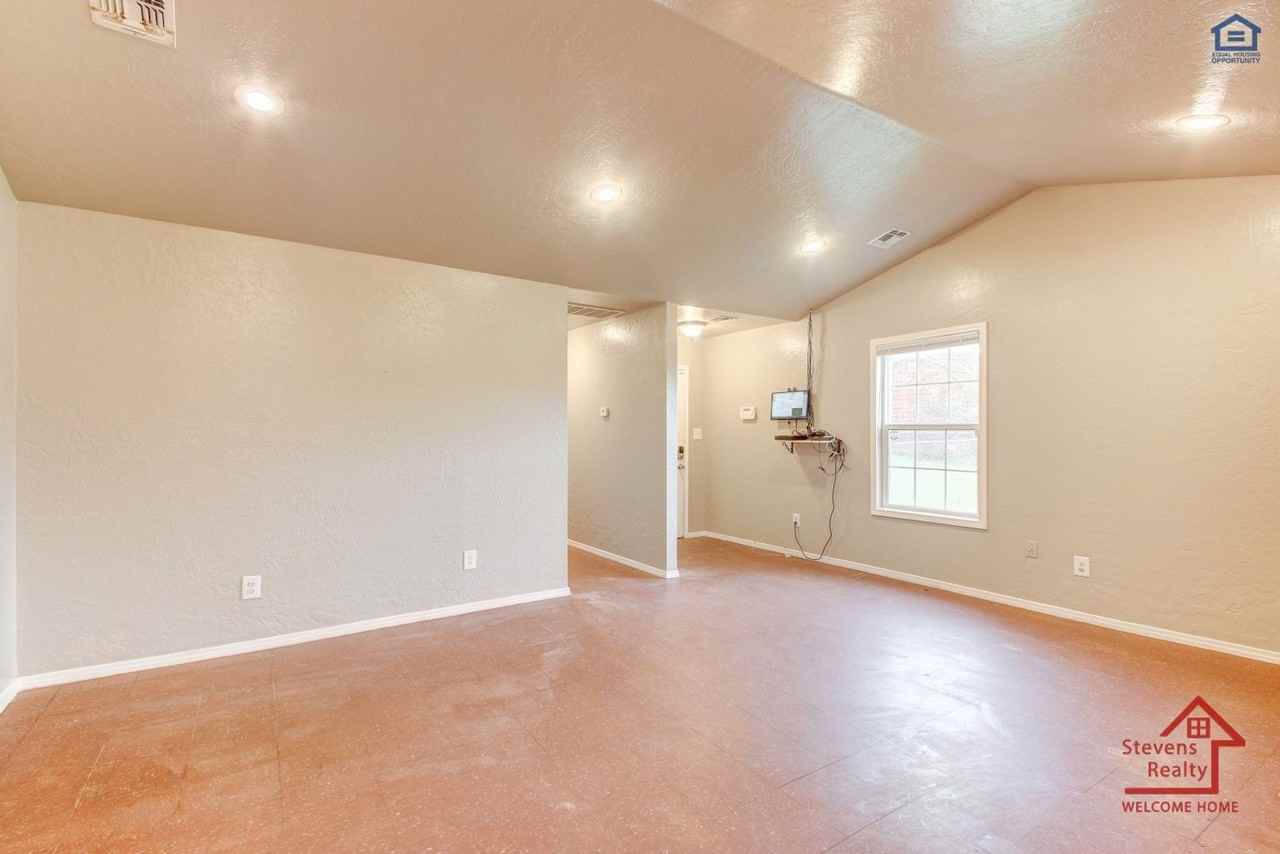 411 Sw Garfield Ave #A - Photo 7 of 26