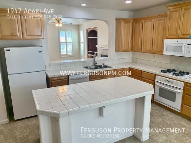 1947 Acari Ave - Photo 5 of 18