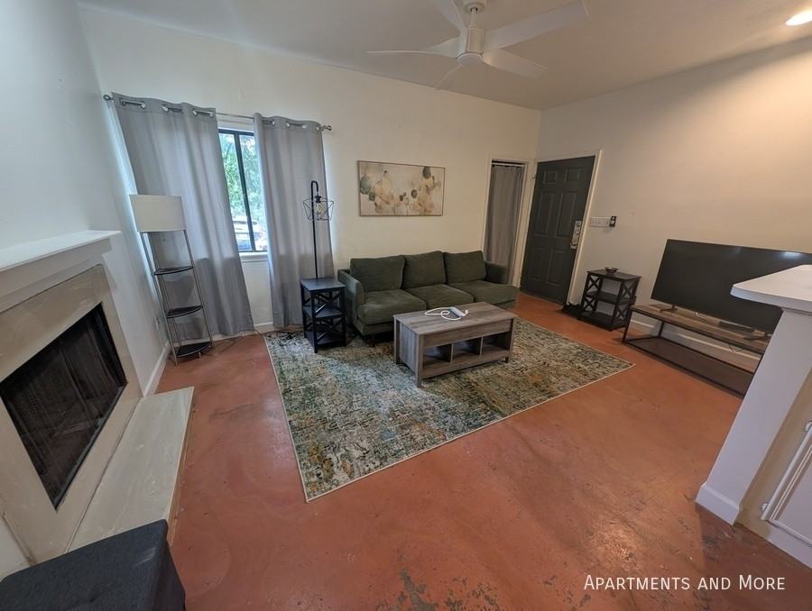1013 Chestnut St #D2 - Photo 2 of 23