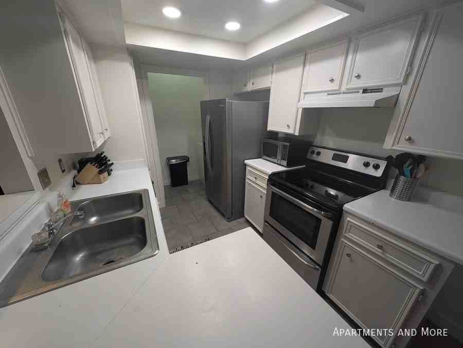 1013 Chestnut St #D2 - Photo 6 of 23