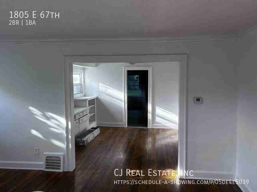 1805 E 67th Ter - Photo 5 of 7
