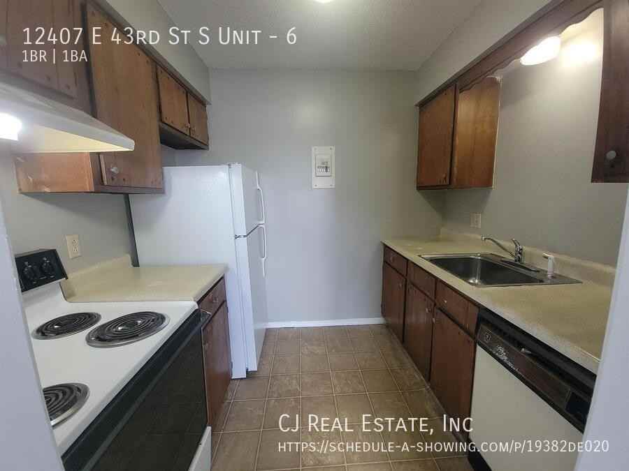 12407 E 43rd St S #6 - Photo 6 of 11