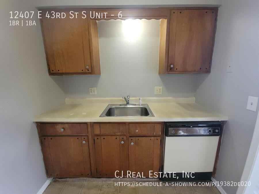 12407 E 43rd St S #6 - Photo 7 of 11