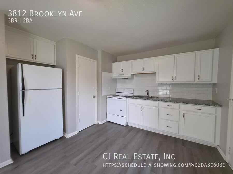 3812 Brooklyn Ave - Photo 5 of 11
