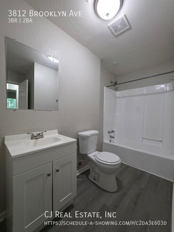 3812 Brooklyn Ave - Photo 7 of 11