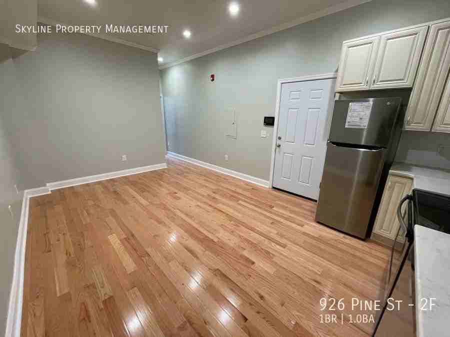 926 Pine St #2F - Photo 2 of 6