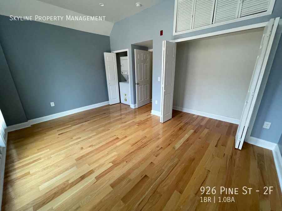 926 Pine St #2F - Photo 4 of 6